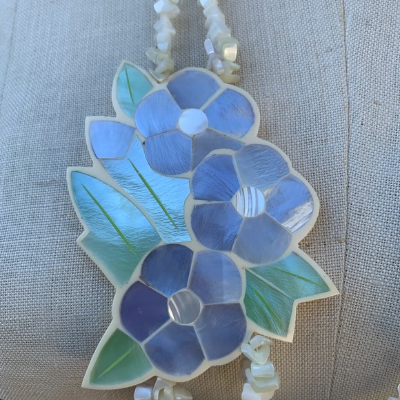 Vintage Shell Statement Necklace - Picture 3 of 7